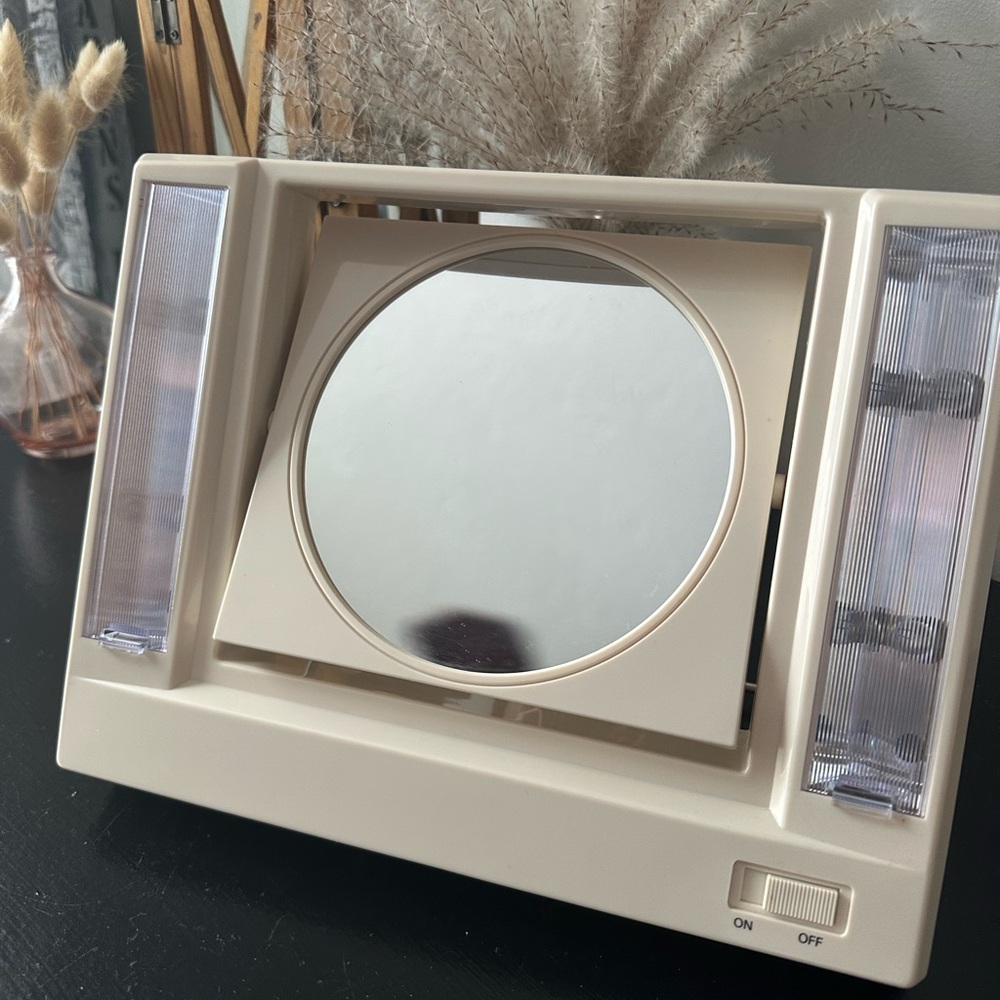 Vintage AVON Lighted Makeup Mirror